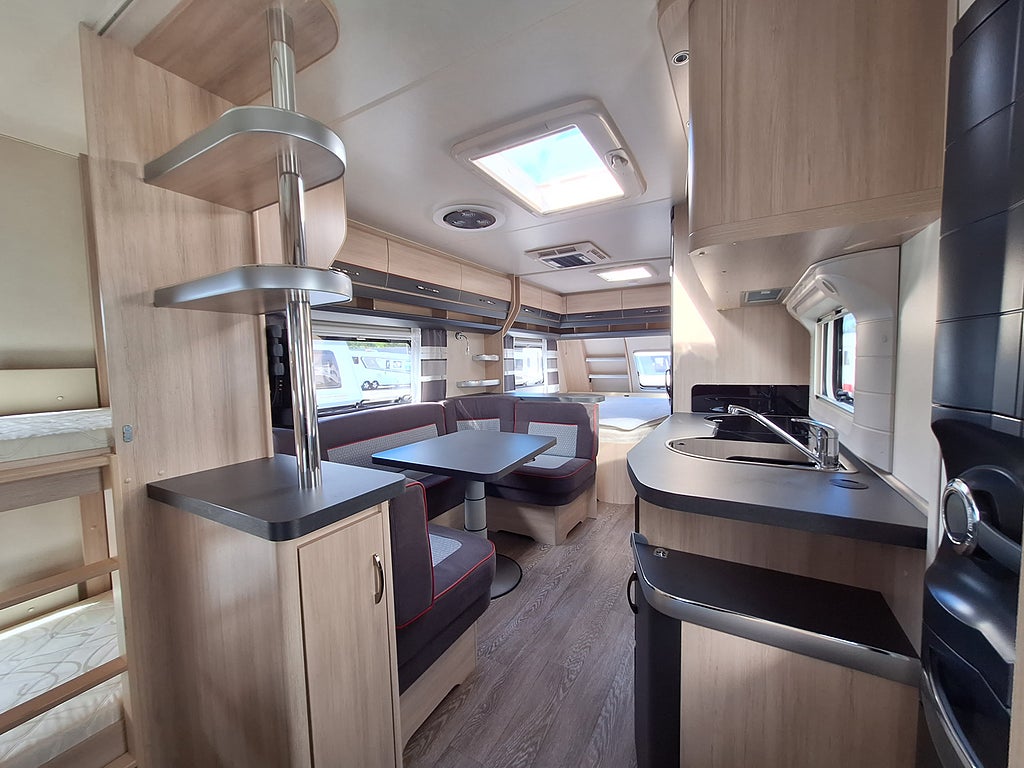 Hobby De Luxe Edition 650 KMFe Barnkammare, 1 Ägare, AC
