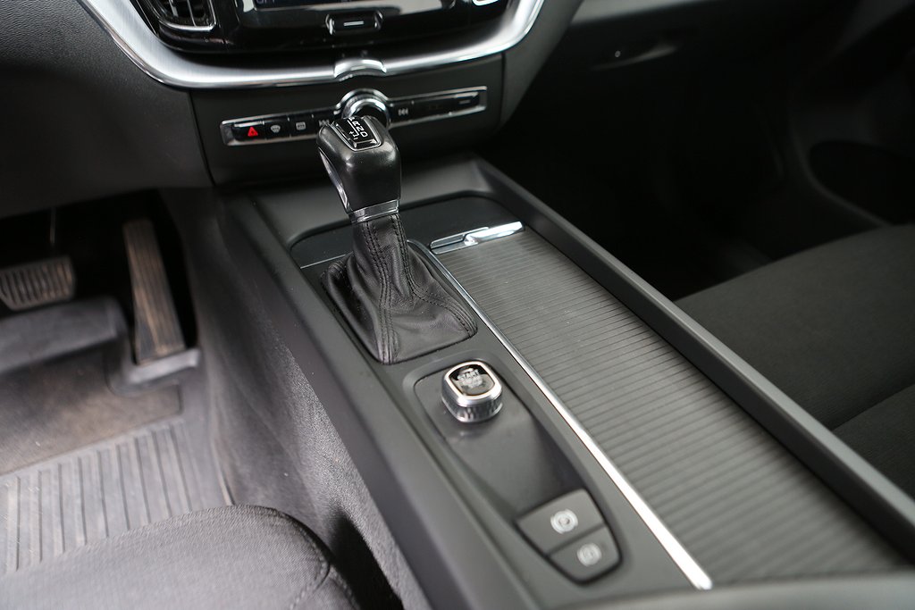 Volvo XC60 D4 190hk Momentum SE Teknik Drag Kamera Navi VOC 2019