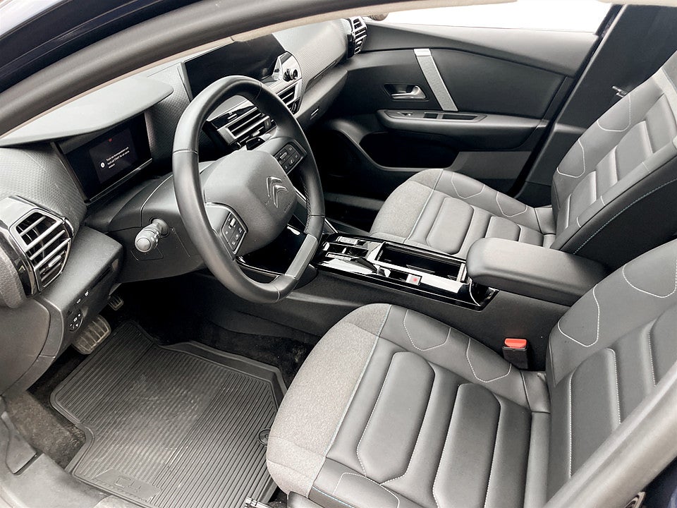 Bild på Citroen C4 Shine 1.2 PT 130hk Aut B-KAMERA CARPLAY