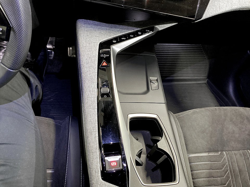 Bild på Peugeot E-3008 GT Ultimate 214hk Aut - B-KAMERA, EL-BAKLUCKA