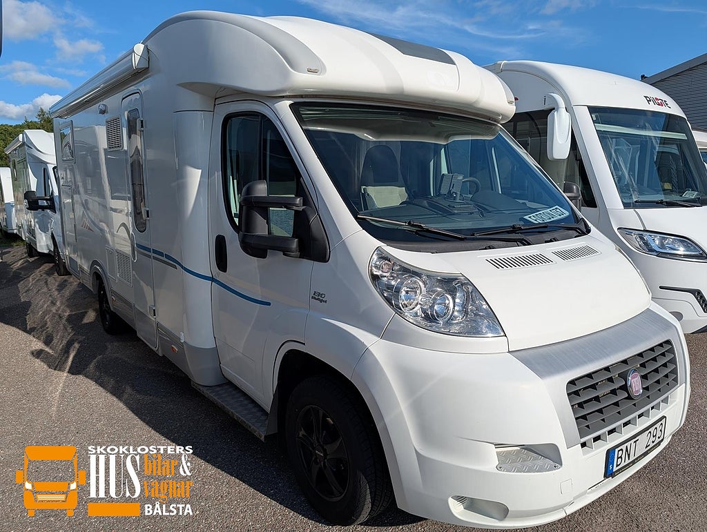 Adria Coral S 670 SL Lutfjädring Långbäddar 5 bältade Ugn