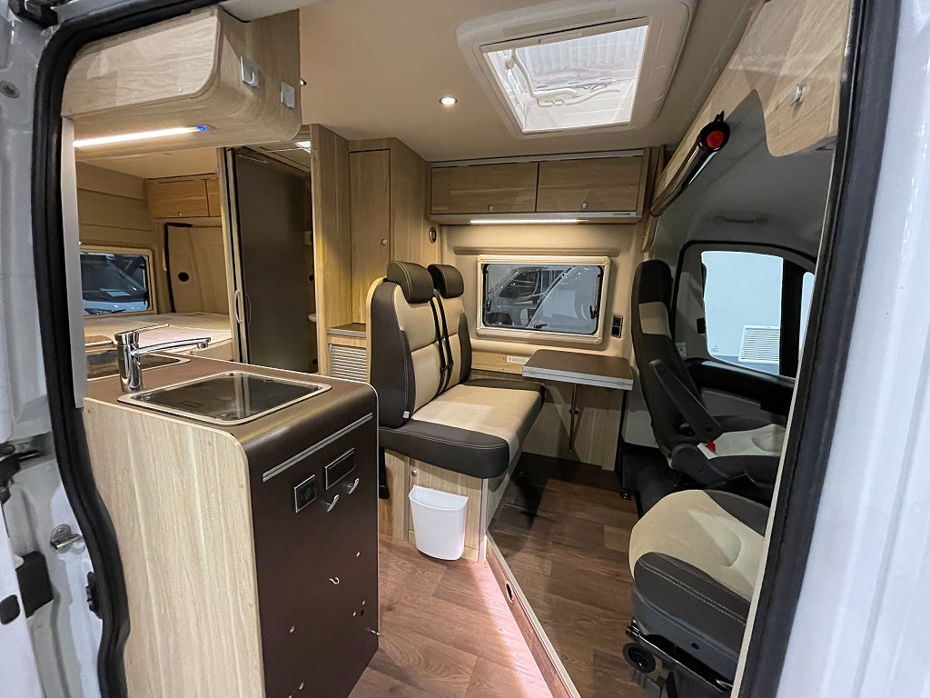 Hymer Grand Canyon / Solcell / B-körkort / Plåtis / Markis - Hymer