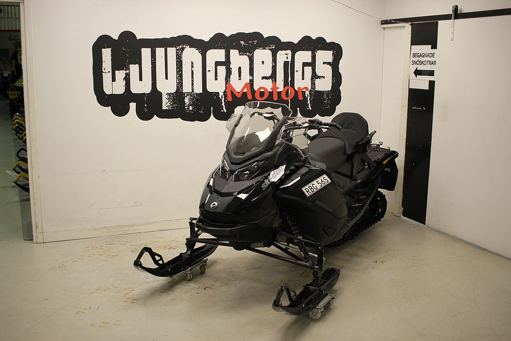 Ski-Doo Renegade Adrenaline 900 ACE 137" 2024 *MOMSAD