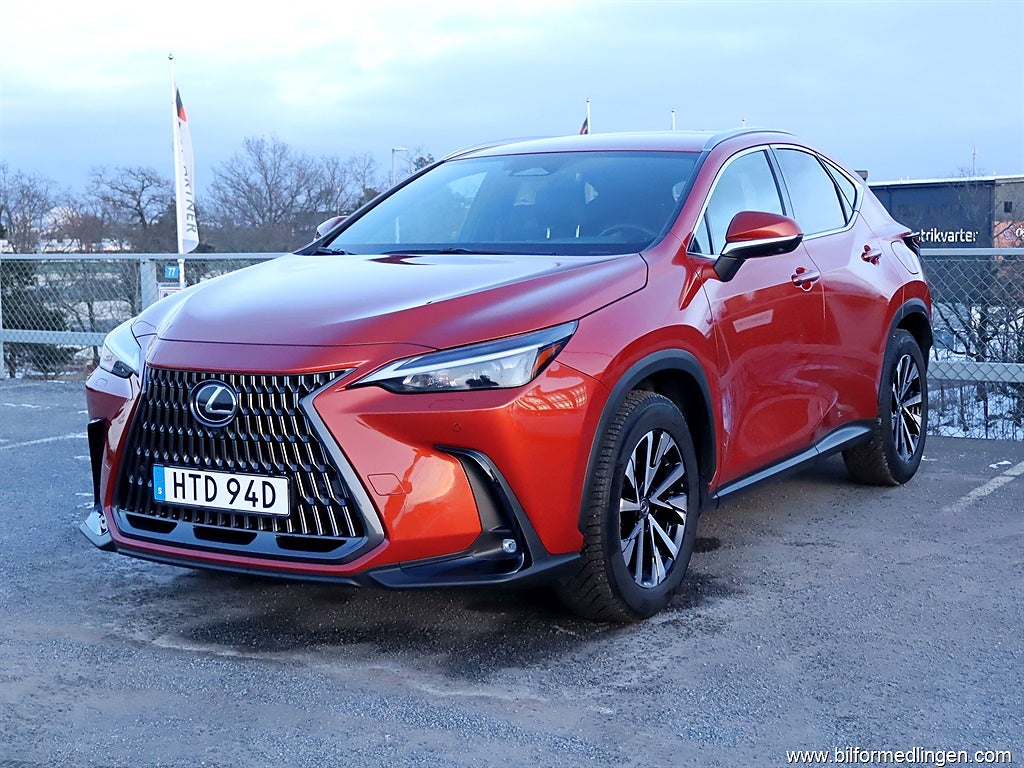 Lexus NX 350h AWD E-CVT Executive S/V-hjul Moms