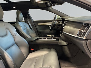 Volvo V90 B4 AWD Aut Momentum Drag Värmare H/K Pano 360 S&V-däck