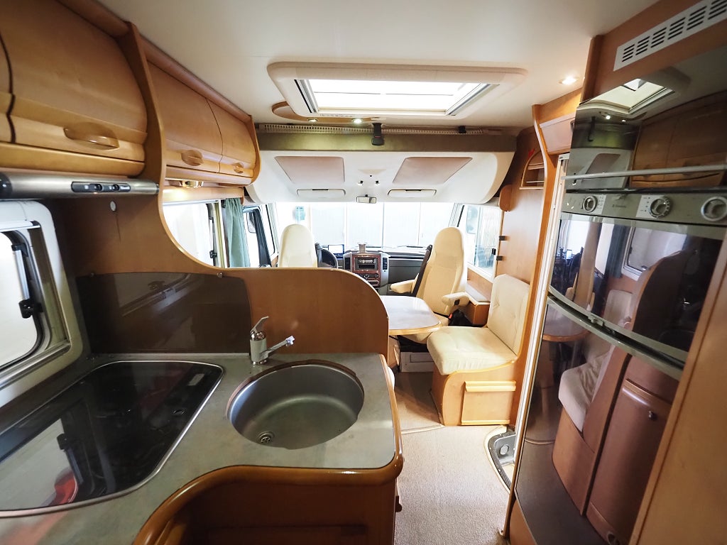 Rapido M996 Mercedes Benz I Aut I 150hk I Långbäddar