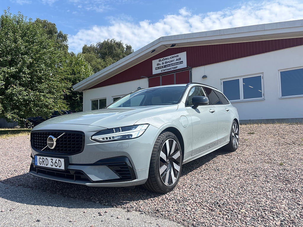 Volvo V90 Recharge T6 AWD Geartronic Plus Dark