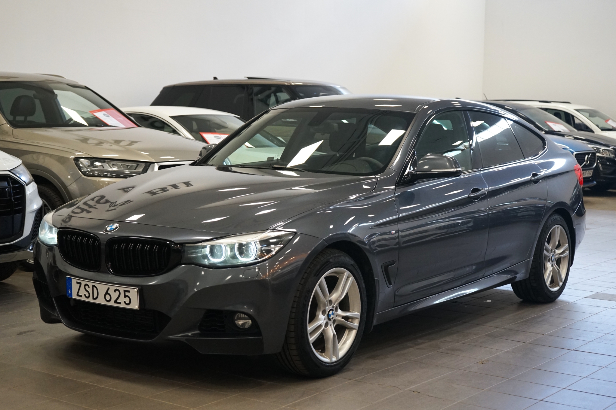 BMW 320 2018, bild 2/52