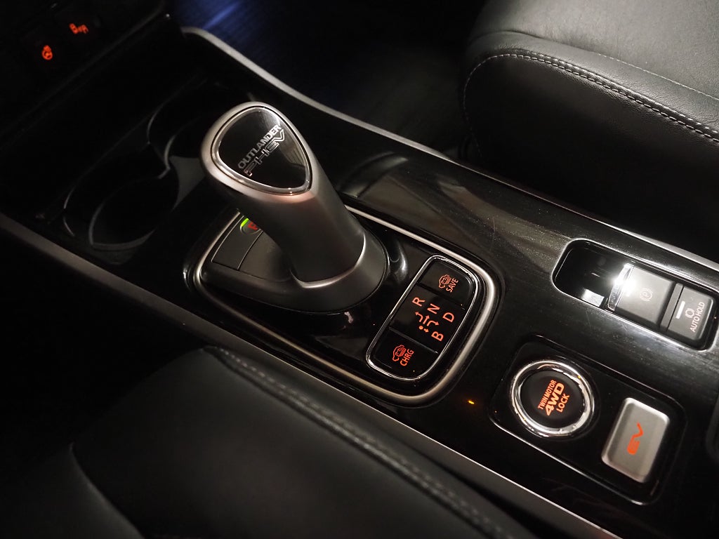 Mitsubishi Outlander PHEV 203hk Business 360º Skinn Drag 2018