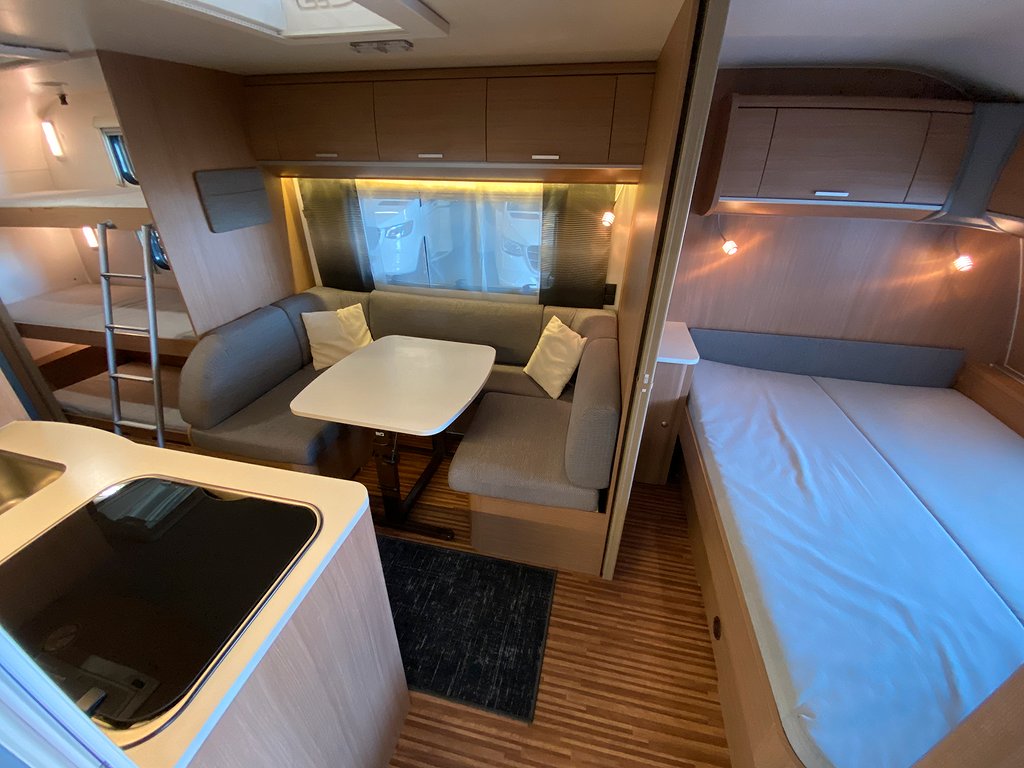 Adria Aviva 563 PT / Barnkammare / Markis m sidor / 7 bäddar - Adria