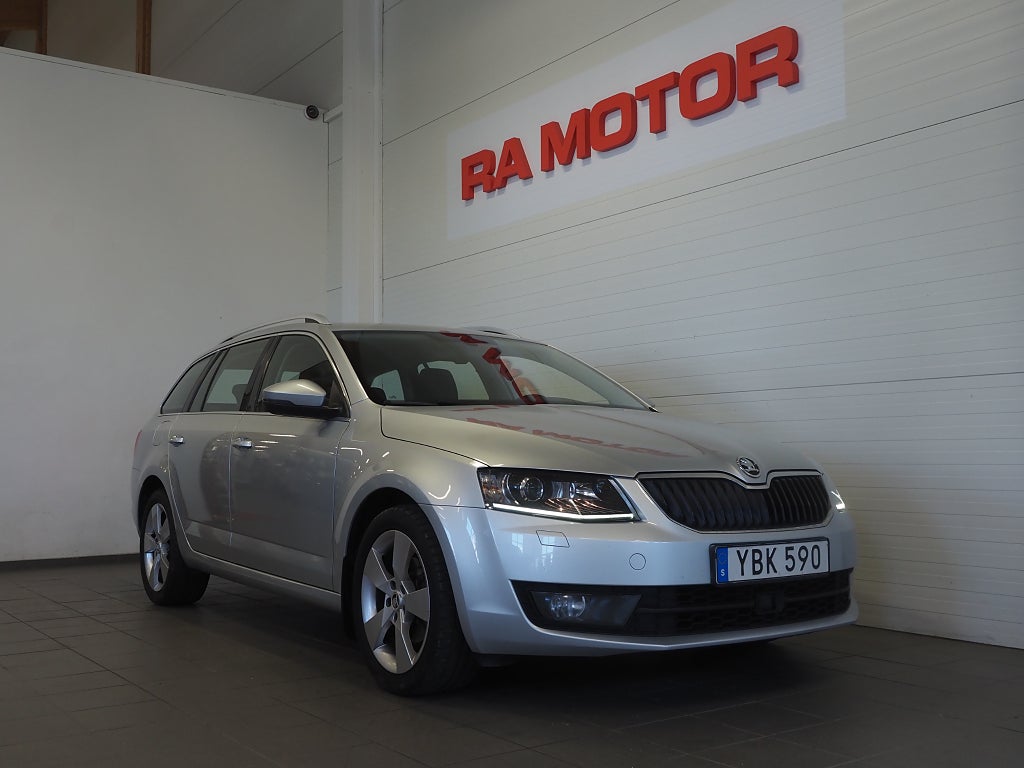 Skoda Octavia Kombi 1.4 TSI 150hk Style Dragkrok P-Värm P-Sensorer 2016