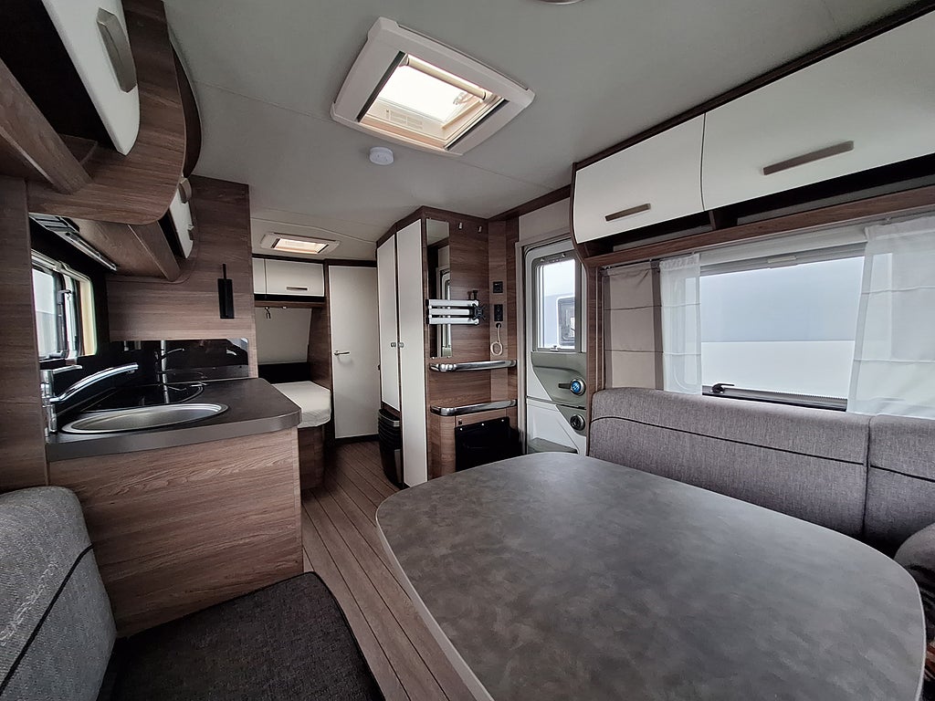 Knaus Sport Silver Selection 500 FU Dubbelbädd