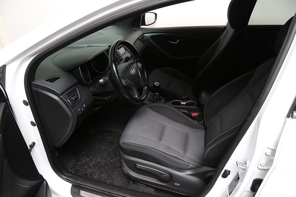 Hyundai i30 1,6 CRDi 136hk GO! Edition Kombi Motorvärmare Dragkrok