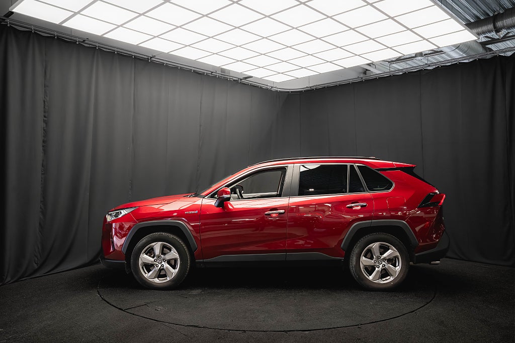 Toyota RAV4 Hybrid AWD EXECUTIVE LÄDER DRAG ELSTOL 1-ÄGARE MOMS