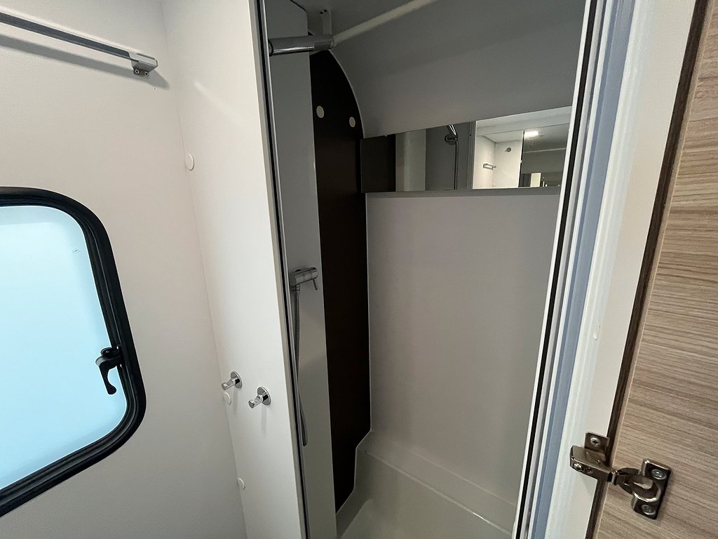 Adria Altea 552 PK / Barnkammare / 7 bäddar / EL-Patron - Adria