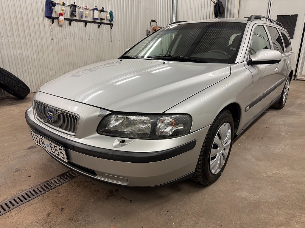 Volvo V70 2.4 Besiktigad t.o.m 2026-07-31