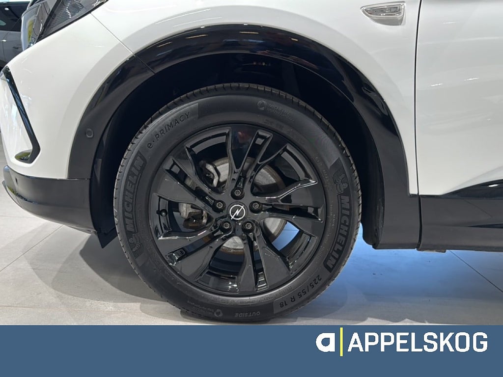 Opel Grandland GS 130 AUT |RÄNTA 3,99%|V-HJUL INGÅR| thumbnail