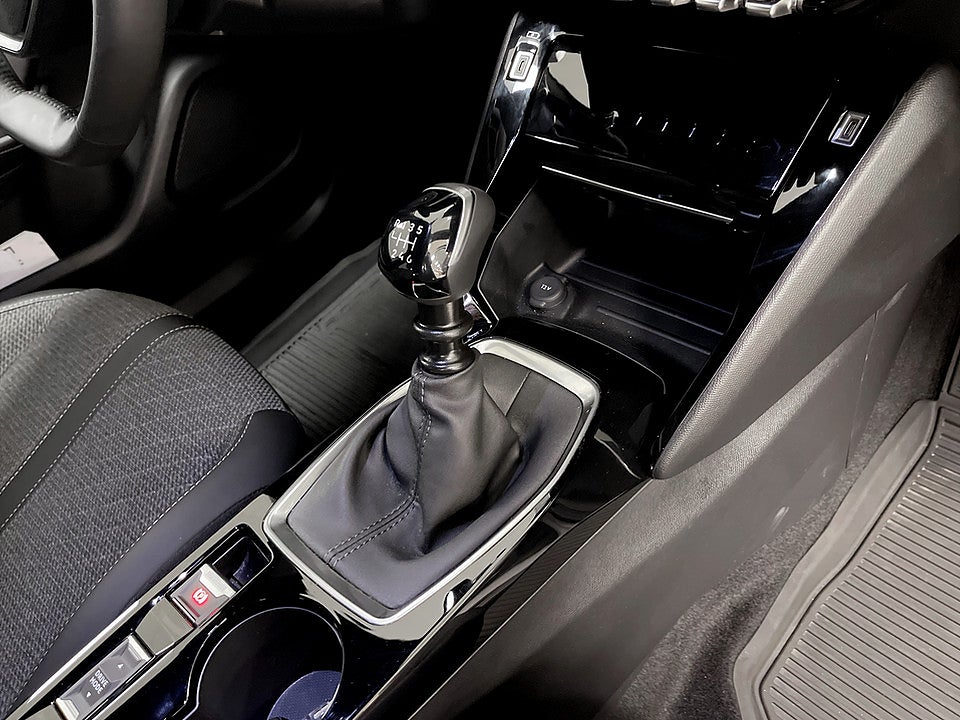 Bild på Peugeot 2008 Limited Edition 1.2 PT 131hk CARPLAY P-SENSORER