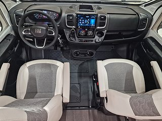 Husbil-halvintegrerad Adria MATRIX 670 SL 60Y 12 av 28