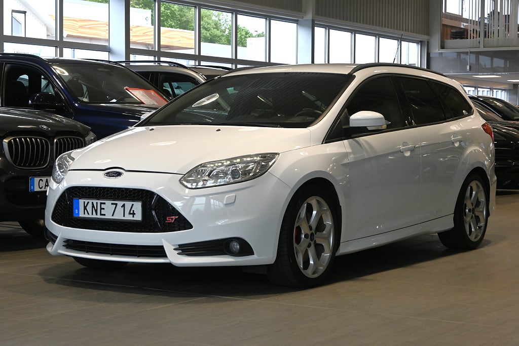 Ford Focus Kombi ST 250hk Läder 18" Få ägare 