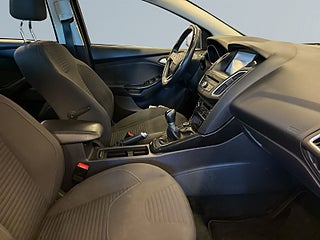 Ford Focus Kombi 1.0 EcoBoost Titanium S&V-däck/Drag/Psens/Kamera – bild 10