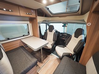 Husbil-halvintegrerad Weinsberg Carasuite 700 ME | 14 av 31