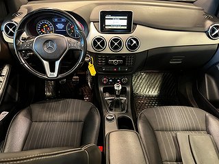 Mercedes-Benz B 180 CDI Sport Pano/SoV-däck/Mvärm/Nybesiktad
