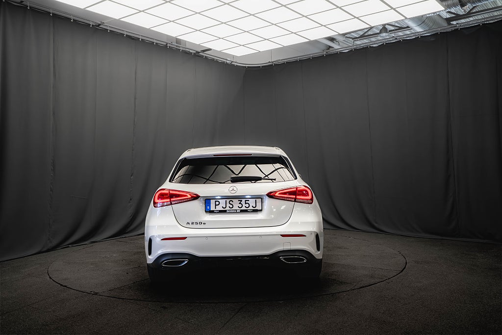 Mercedes-Benz A 250 e AMG NIGHT WIDESCREEN PANELBELYSNING DISTRONIC