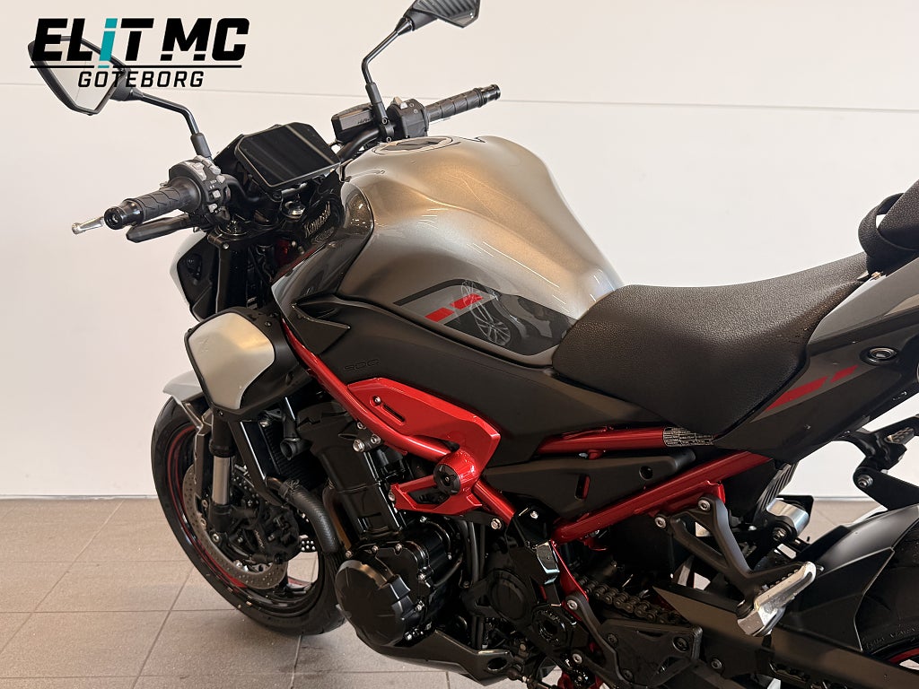Kawasaki Z900 2025 - miniatyr 10