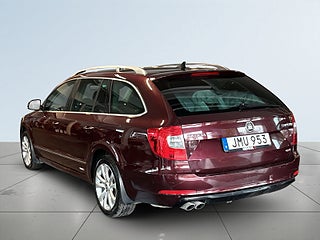 Skoda Superb Kombi 2.0 TDI 4x4 Elegance M&D-Värm/S&V-Hjul/Dragkork