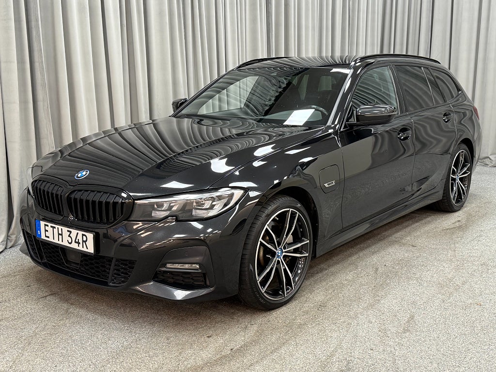 BMW 330e xDrive 292HK Touring M Sport Aut Drag/Värmare/Moms