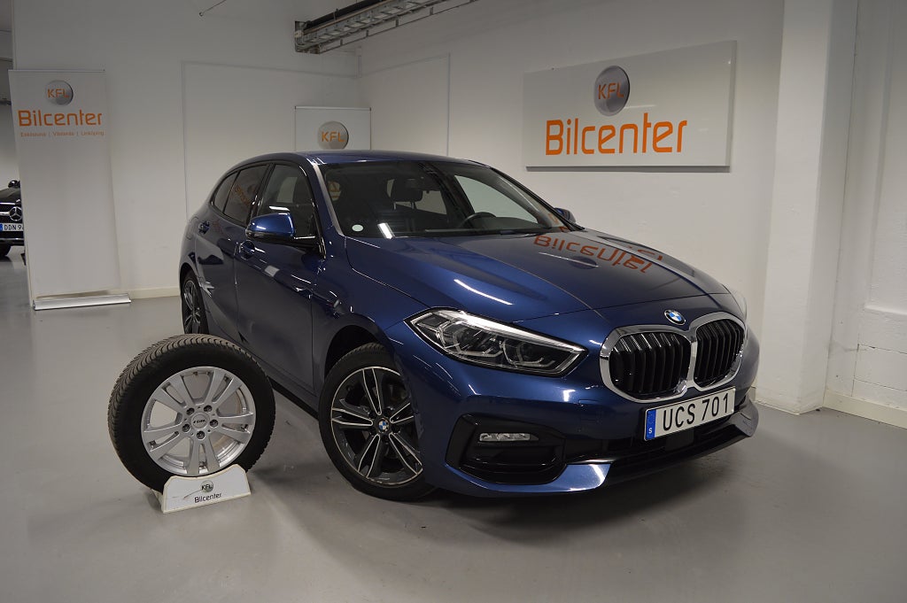 BMW 118I  Sport line V-Däck ingår Drag-Navi-CarPlay-PDC-FartH-BT