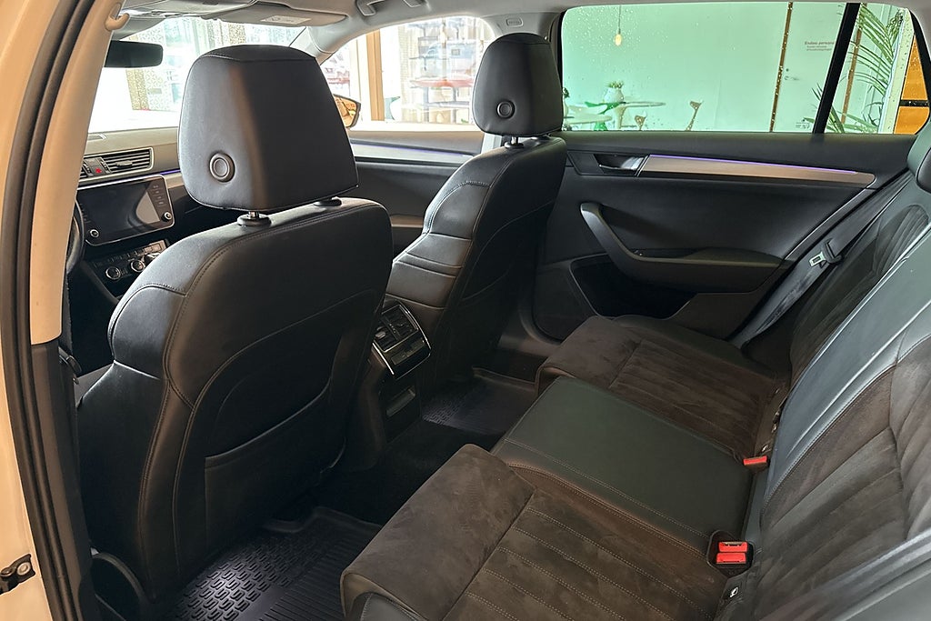 Skoda Superb Kombi 2.0 TDI 4x4 SCR Business Edi Drag Kamera Värmare  miniatyr 19