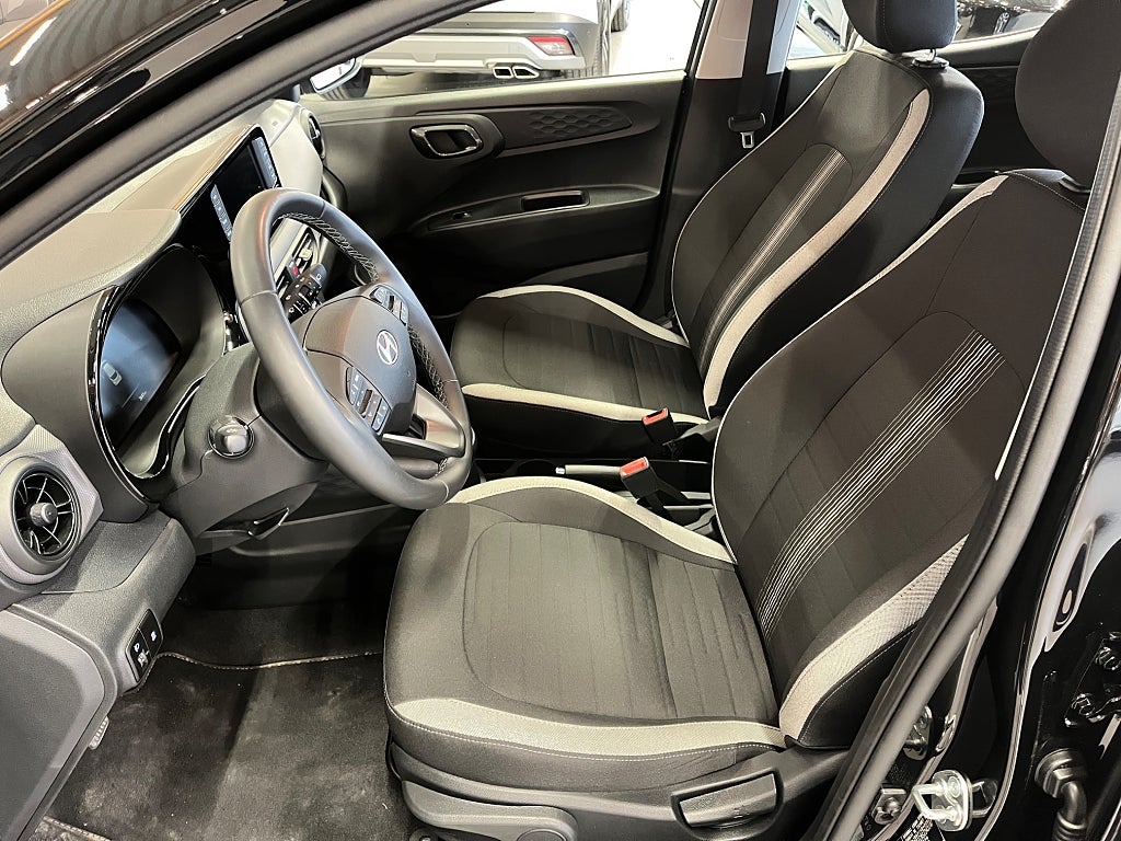 Hyundai i10 1.0 Man / V-hjul/ Kamera/ P-Sensor/ Rattvärme/ CarPlay thumbnail