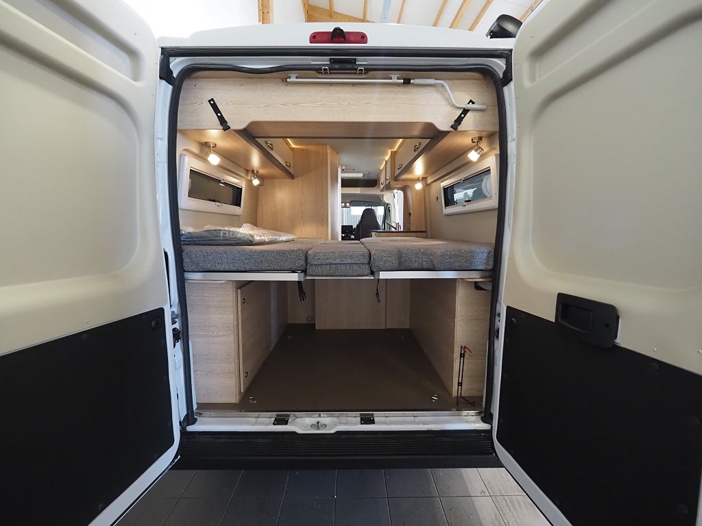 Pössl Summit 640 Långbädd Backkamera Markis Plåtis 2023