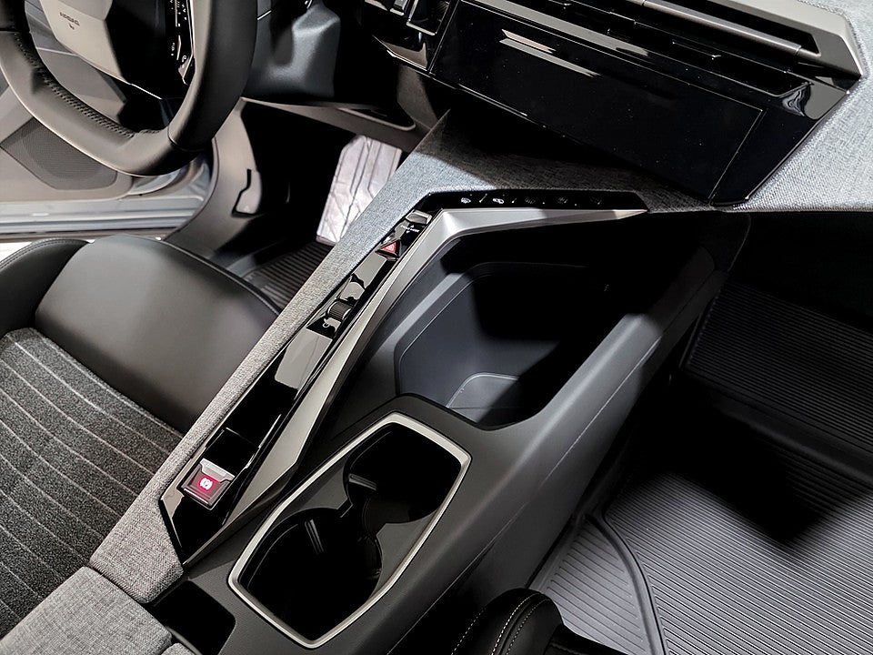 Bild på Peugeot 5008 Allure Hybrid 136hk - DEMO