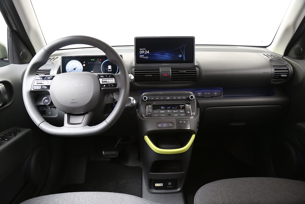 Hyundai Inster Cross Long Range 49kWh  | Moms | Låga mil fd. demobil 2025