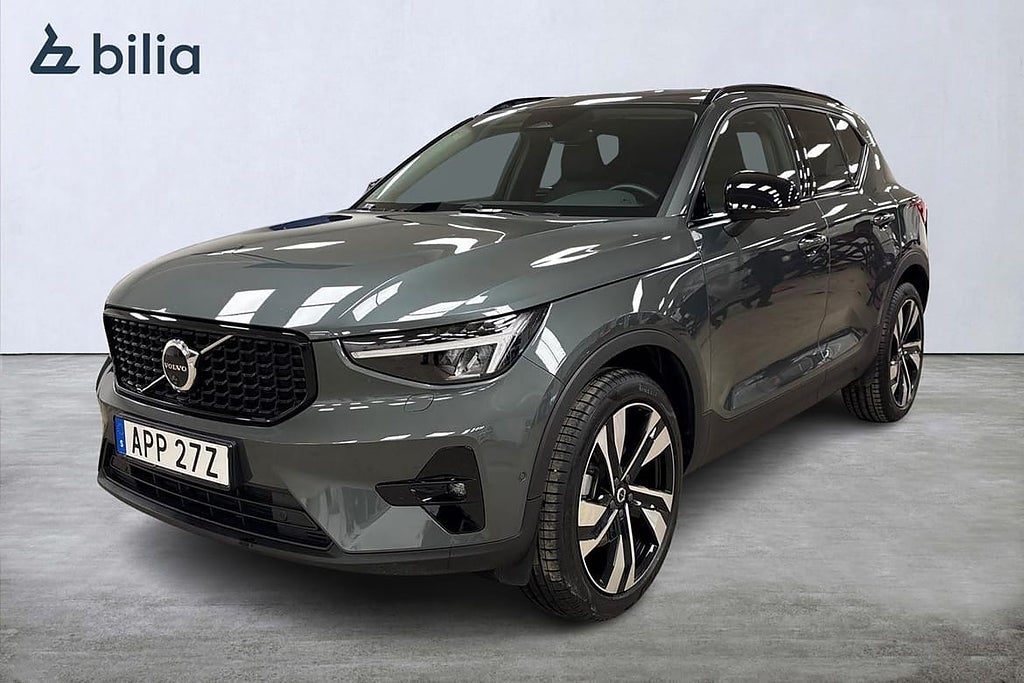 Volvo XC40 B3 FWD Bensin Plus Dark Panorama 20\" HK 360Kam...