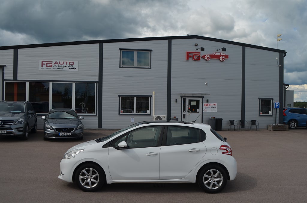 Peugeot 208 1.2 VTi 82 hk Pano Navi Bluetooth *3.45%*