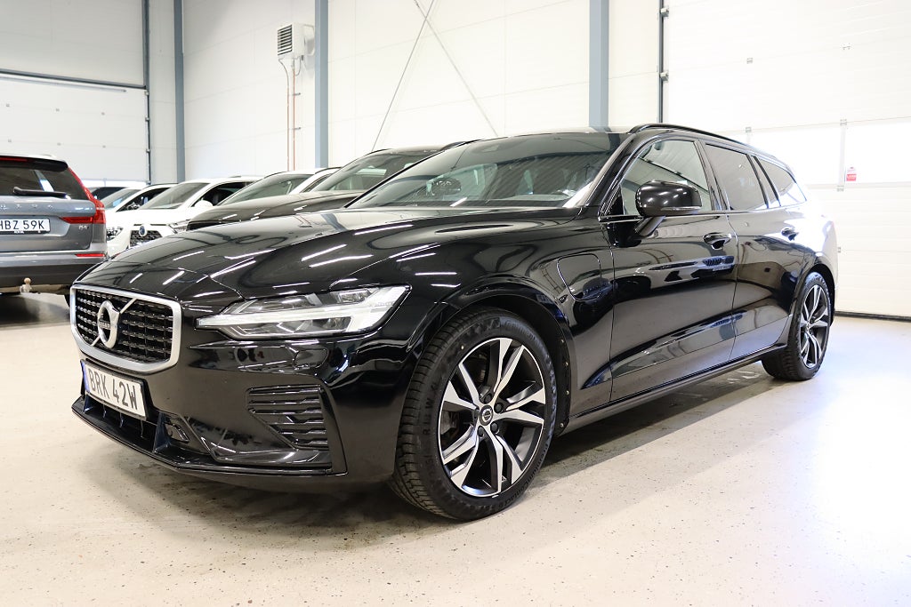 Volvo V60 T8 Twin Engine AWD R-Design Drag Pano Läder MOMS 392hk