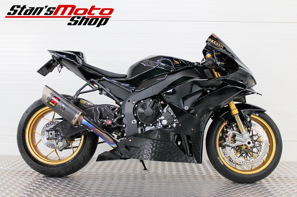Honda CBR1000RR-R Fireblade SP Akrapovic Helsystem 