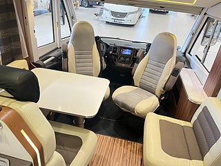 Husbil-integrerad Adria SONIC 700 SC 10 av 27