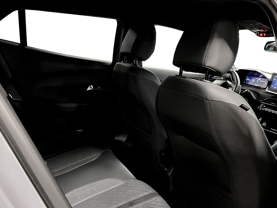 Bild på Peugeot 2008 Allure 1.2 PT 130hk Aut B-KAMERA CARPLAY