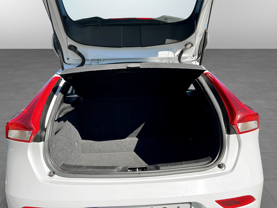 Bild på Volvo V40 D2 Momentum 120hk B-KAMERA PANO