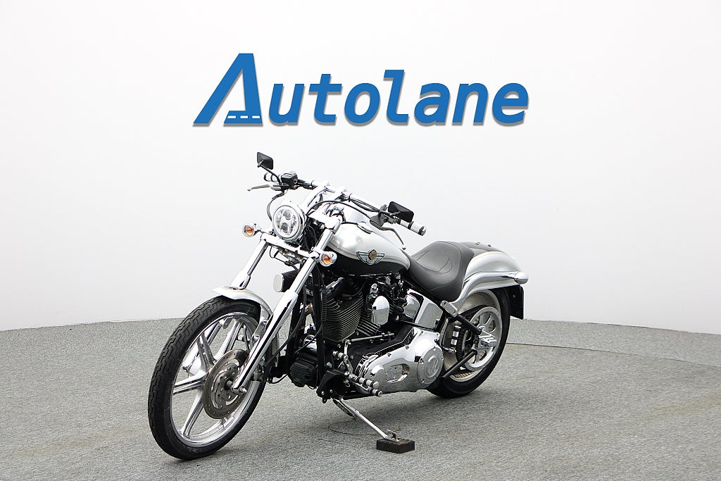 Harley-Davidson Deuce *Nyservad Nya däck Vance & Hines