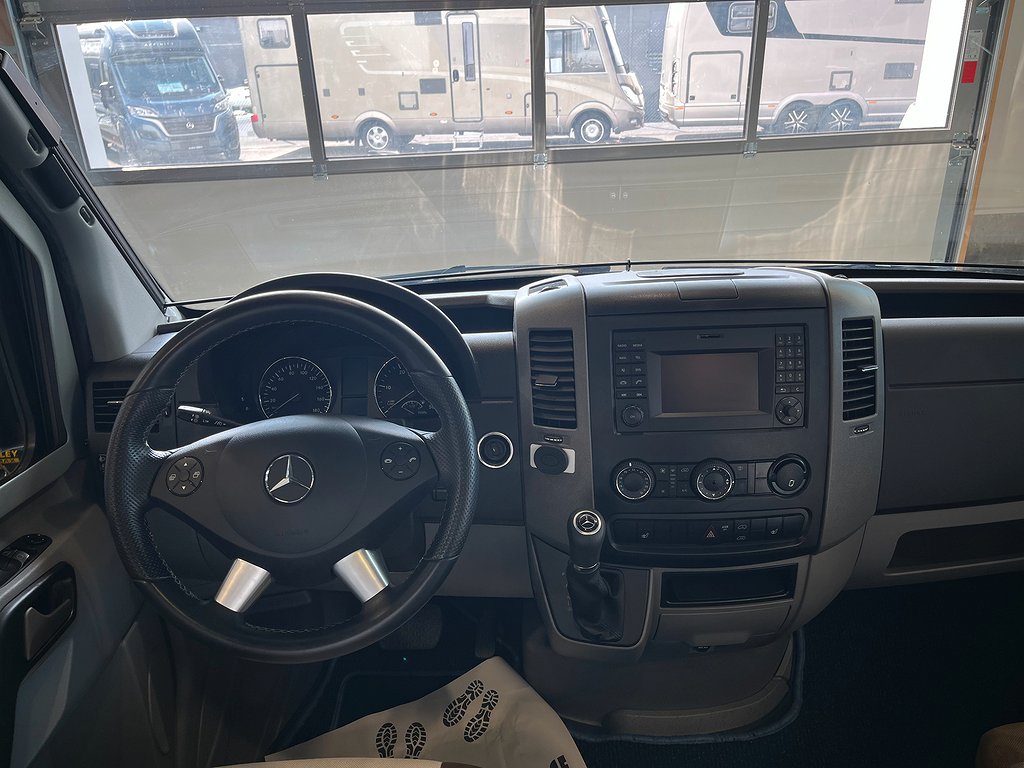 Bravia Swan 699 / Mercedes / Långbädd / Solcell / Drag /Auto - Bravia