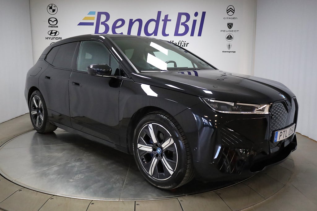 BMW iX xDrive40 | Panorama | Laserlight | HK | 2,99% RÄNTA