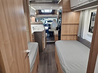 Husbil-halvintegrerad Adria MATRIX PLUS 670 SLT 24 av 27