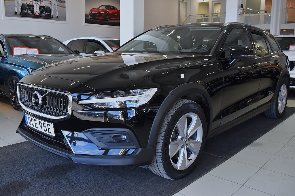 Volvo V60 Cross Country B4 AWD Advanced Navi Drag VOC  H&K Carplay 4.95% Moms