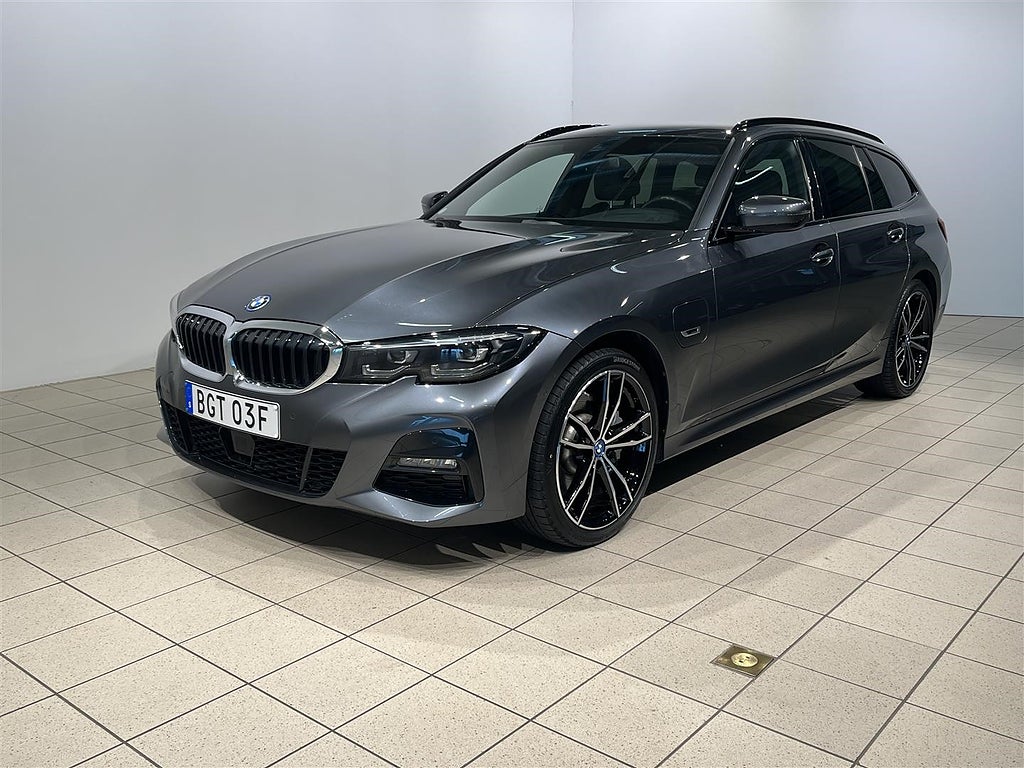 BMW 330e xDrive Touring M Sport Drag HiFi Elstol Shado | Ränta 2,95%